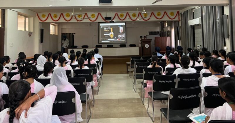 Photo_4_Students Gainin